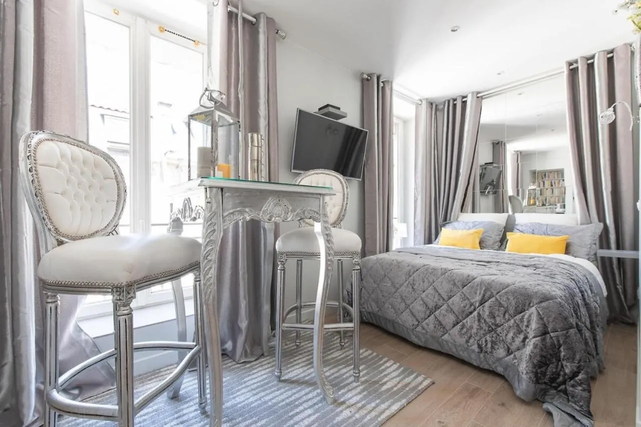 Le Petit Prince- Studio Cosy 2 Pers -Metro Valmy Λυών 0*,  Γαλλία