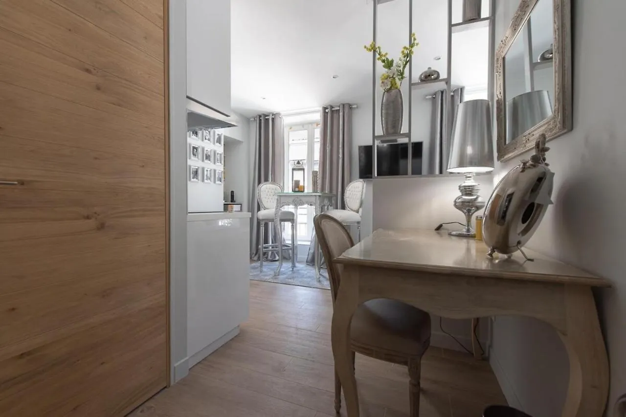 Apartment Le Petit Prince- Studio Cosy 2 Pers -Metro Valmy Lyon